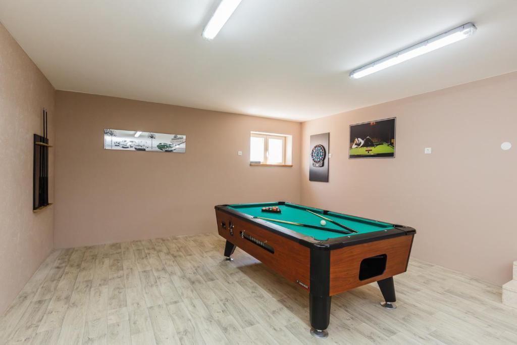 Biliár nebo kulečník v ubytování Villa Tea