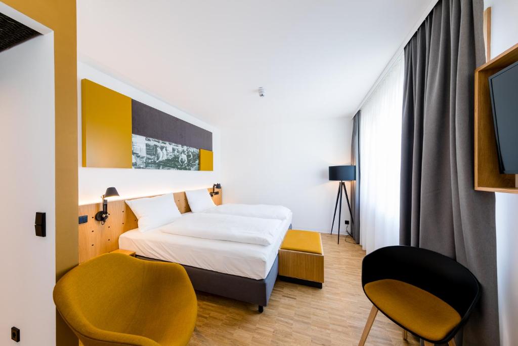 Postel nebo postele na pokoji v ubytování mk | hotel rüsselsheim
