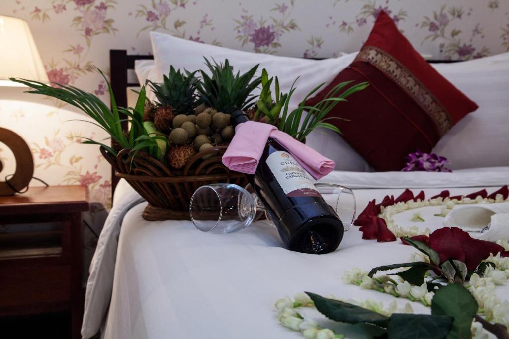 Postel nebo postele na pokoji v ubytování Parklane Hotel