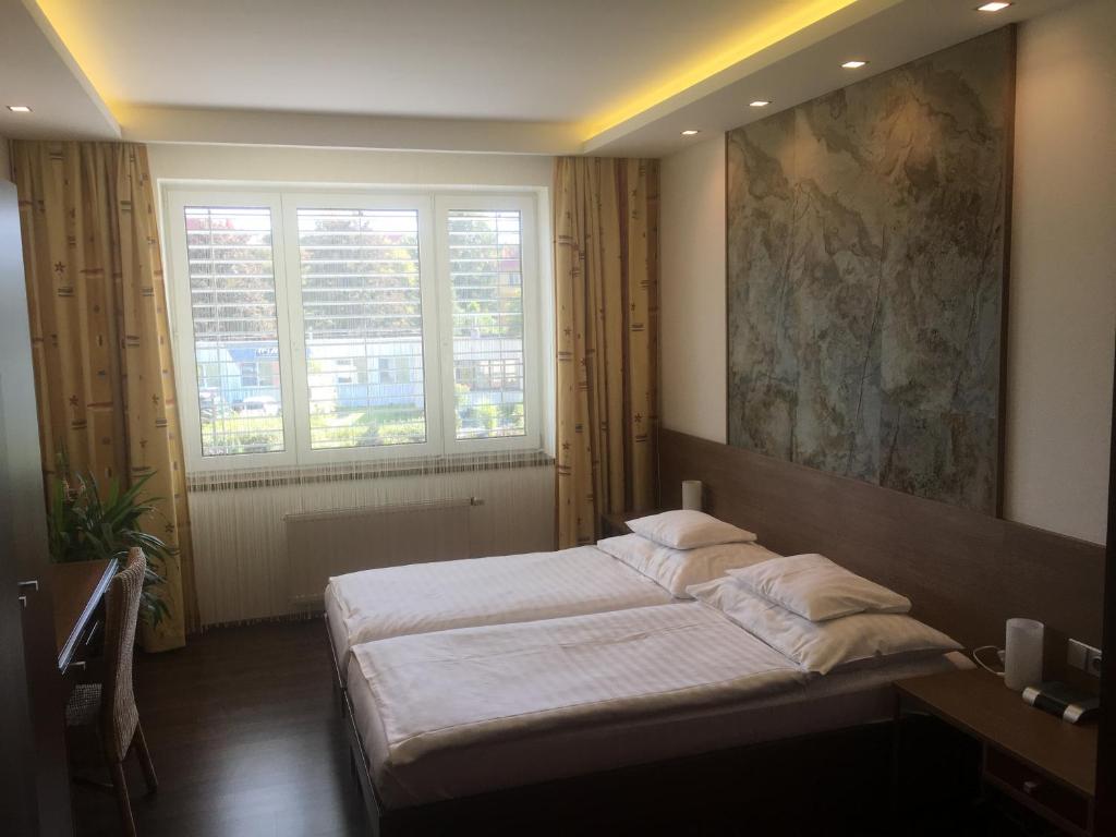 Postel nebo postele na pokoji v ubytování Hotel Bartoš