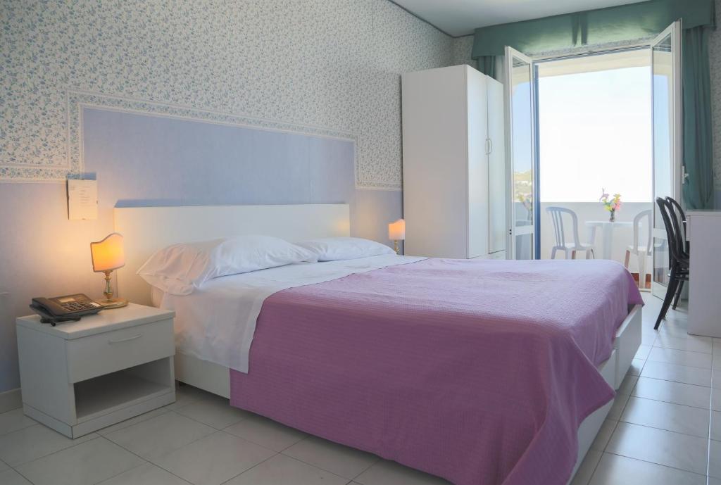Postel nebo postele na pokoji v ubytování Hotel Loreley