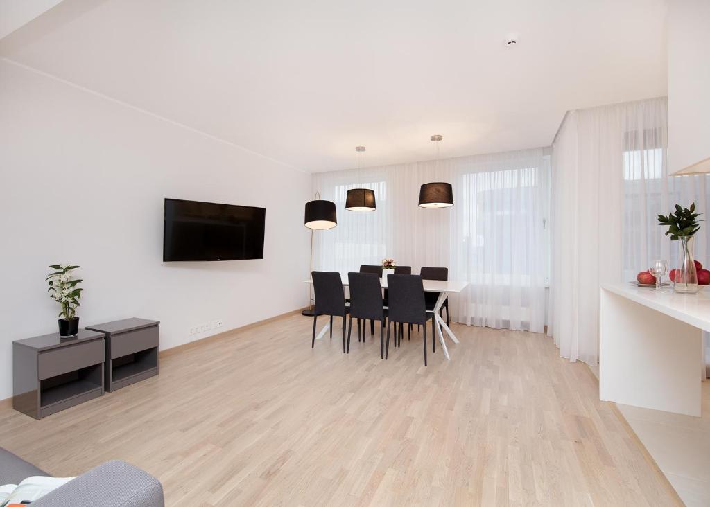 8ERA Business Executive Rotermanni Apartments - 2-Bedroom Apartment With Balcony 18