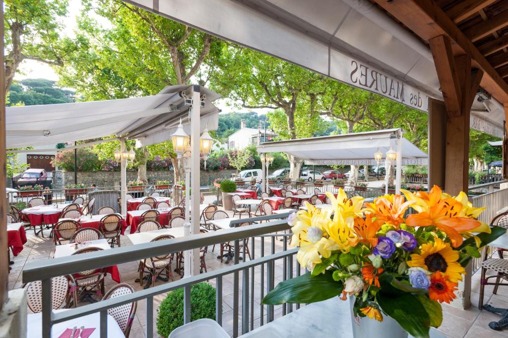 Restaurace v ubytování Hotel Restaurant des Maures