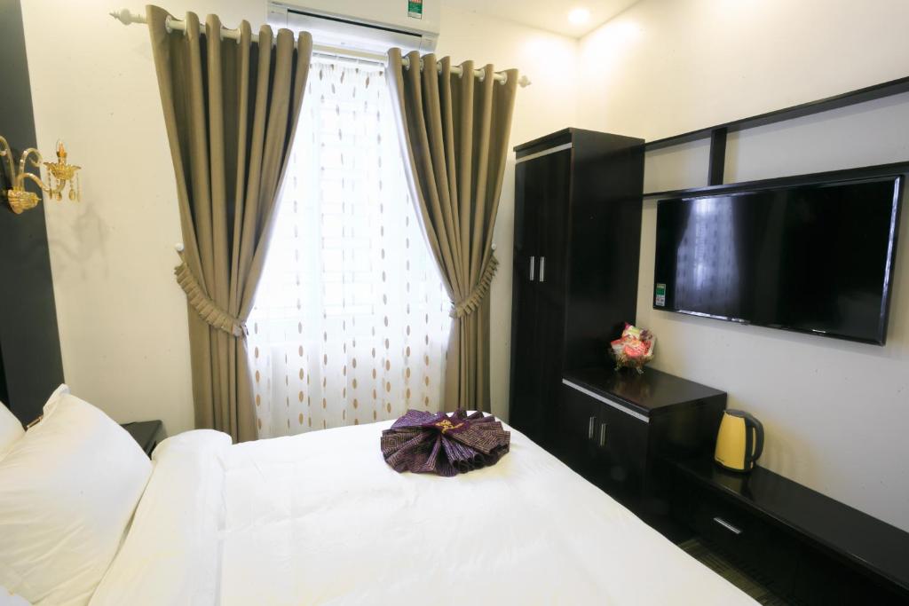 Pham Ha Hotel - Small Double Room