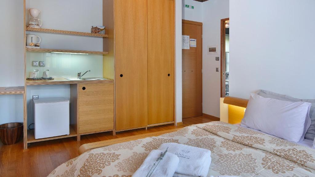 Postel nebo postele na pokoji v ubytování Dilofo Hotel Luxury Suites