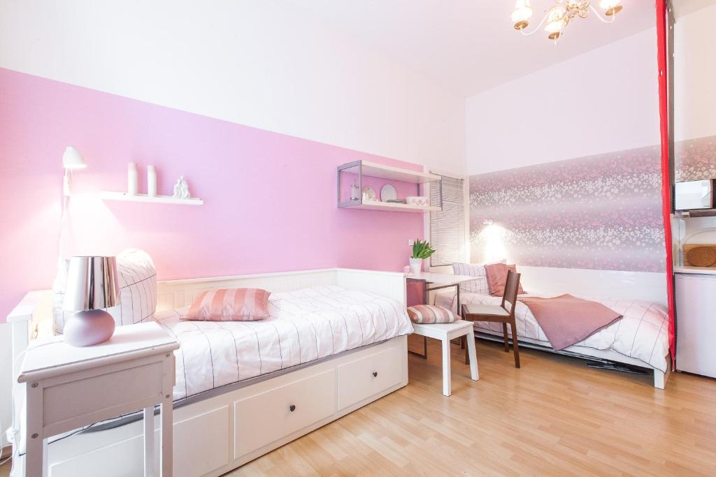 Кровать или кровати в номере Süßes 1-Zimmer-Apartment in Kollwitzplatz-Nähe