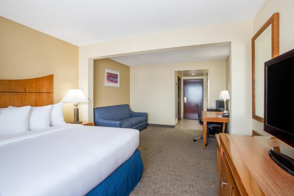 Wingate by Wyndham, Universal Studios - Free Theme Park Shuttle - Chambre Roi Avec Canapé-lit - Non Fumeurs