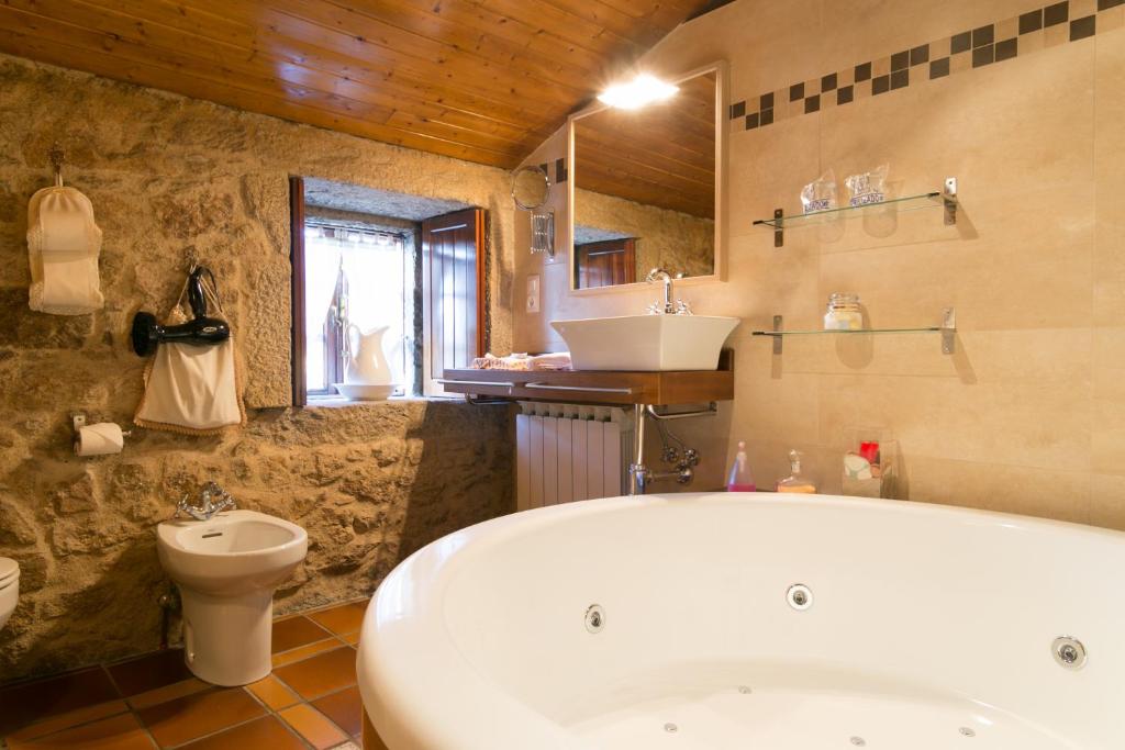 Aldea Os Muiños - Queen Room Met Spa -bad