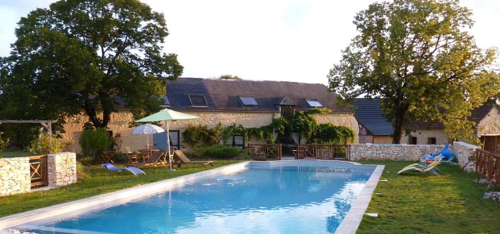 a swimming pool in the yard of a house at Cabane-hobbit de Samsaget in Eyvignes-et-Eybènes