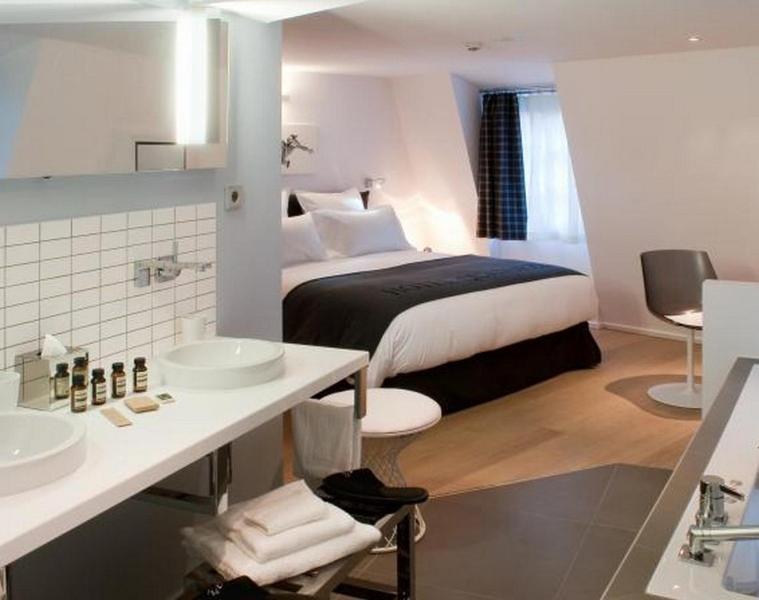 Postel nebo postele na pokoji v ubytování Hôtel Quatorze