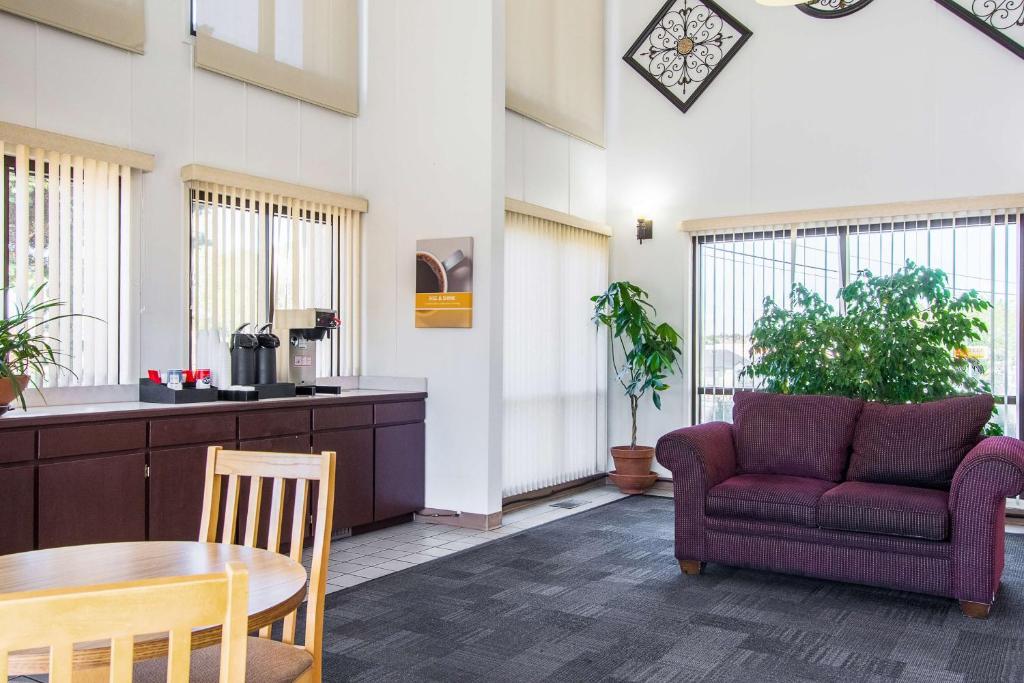 Posezení v ubytování Motel 6-Madras, OR