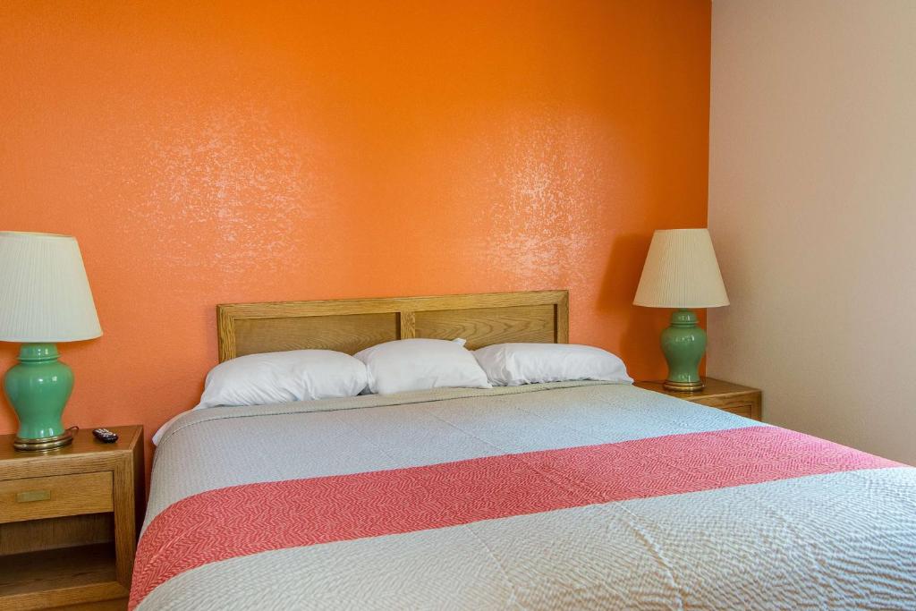 Postel nebo postele na pokoji v ubytování Motel 6-Madras, OR