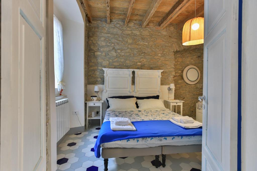 A bed or beds in a room at Mare amore @ Riomaggiore