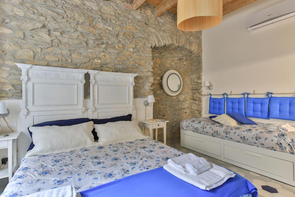 A bed or beds in a room at Mare amore @ Riomaggiore