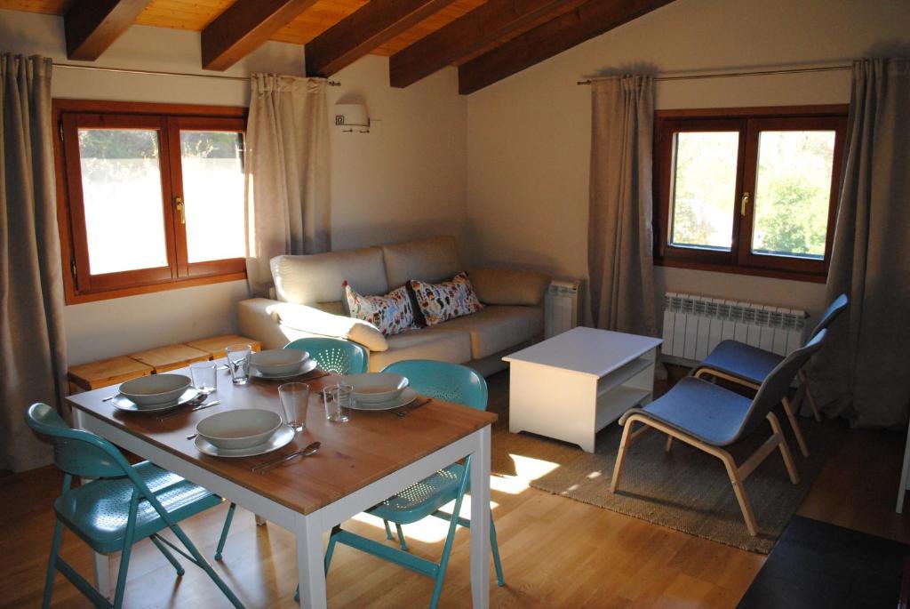 a living room with a table and a couch at Casa Los Ardos in Poyales