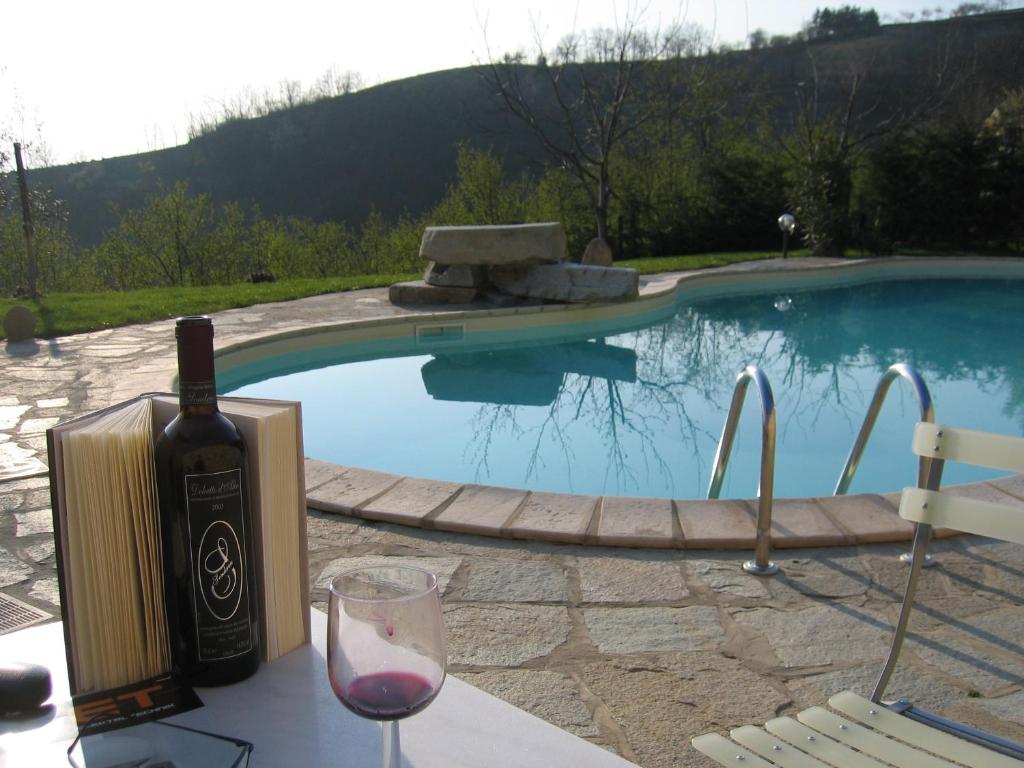 Bazén v ubytování Agriturismo Sondrea nebo v jeho okolí