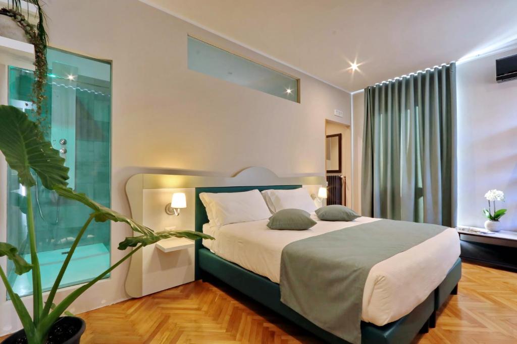 ローマにあるヴィーコ ルームス & テラスのベッドルーム1室(ベッド1台、大きな窓付)