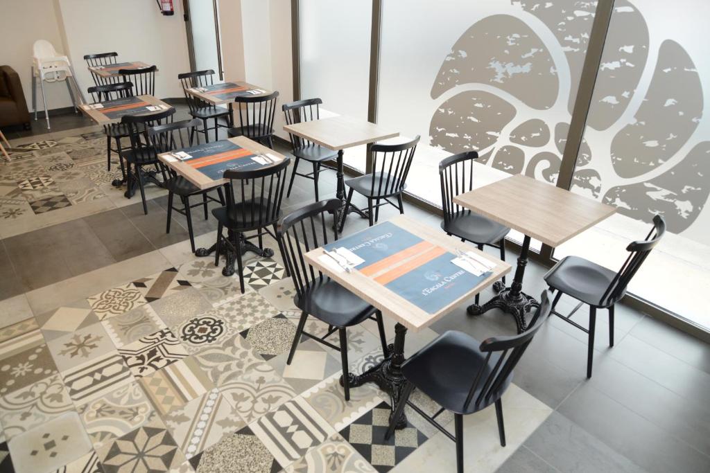 Reštaurácia alebo iné gastronomické zariadenie v ubytovaní Hotel L'Escala Centre