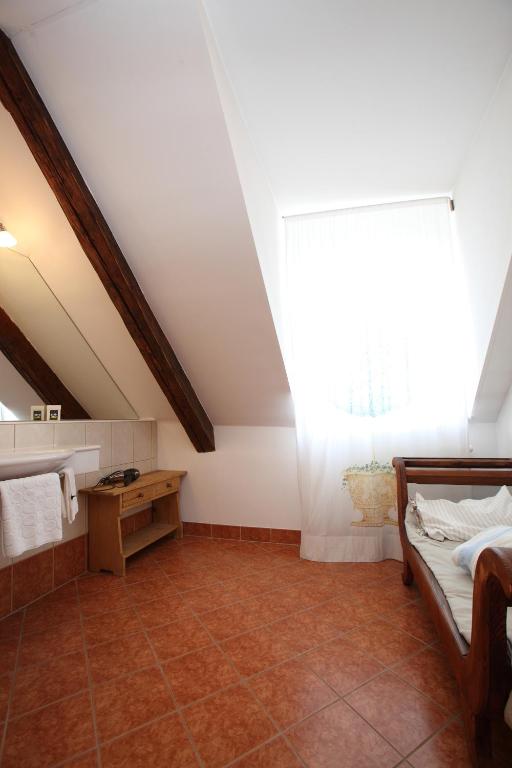 Postel nebo postele na pokoji v ubytování Hotel Post Karlon