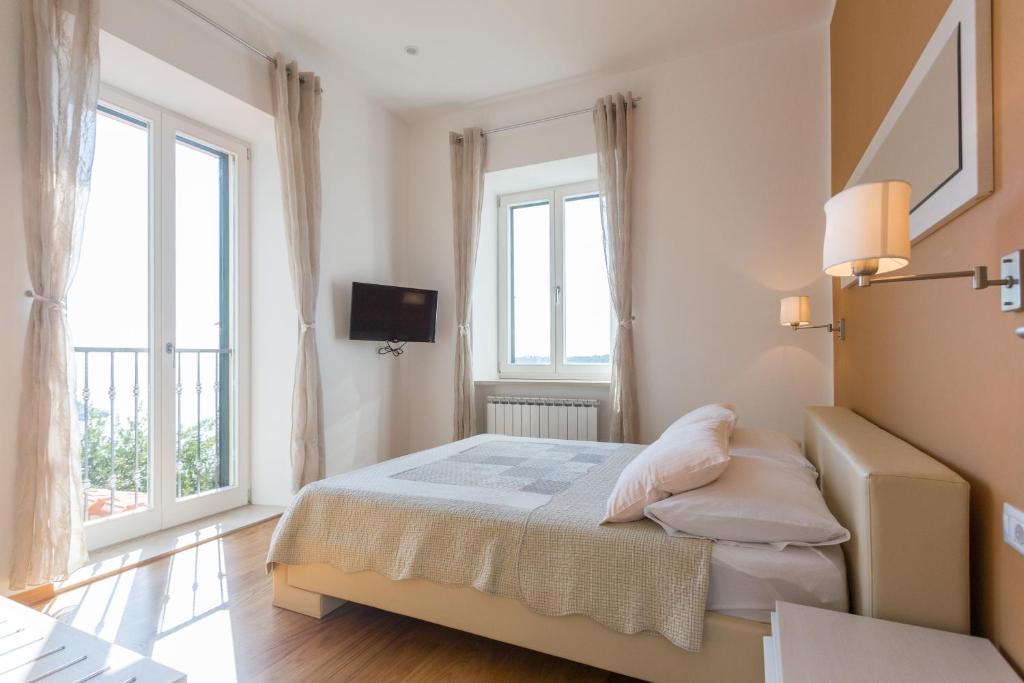 Posteľ alebo postele v izbe v ubytovaní Apartments Villa Victoria