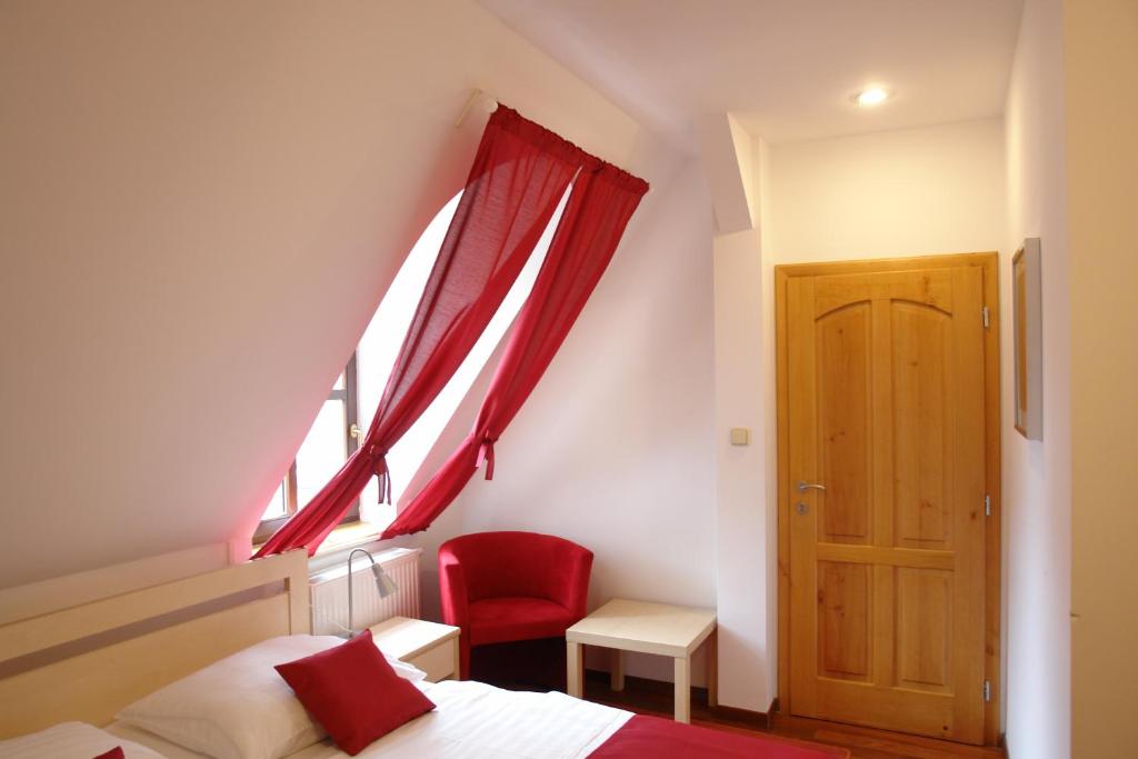Postel nebo postele na pokoji v ubytování Hotel Střelnice