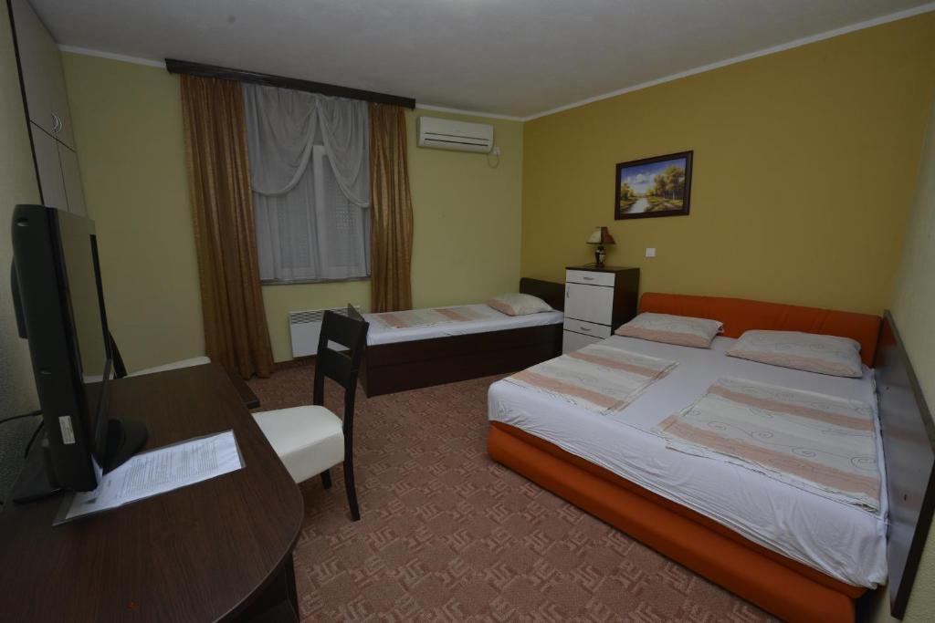 Motel Borik - Triple Room Con Vista De Montaña