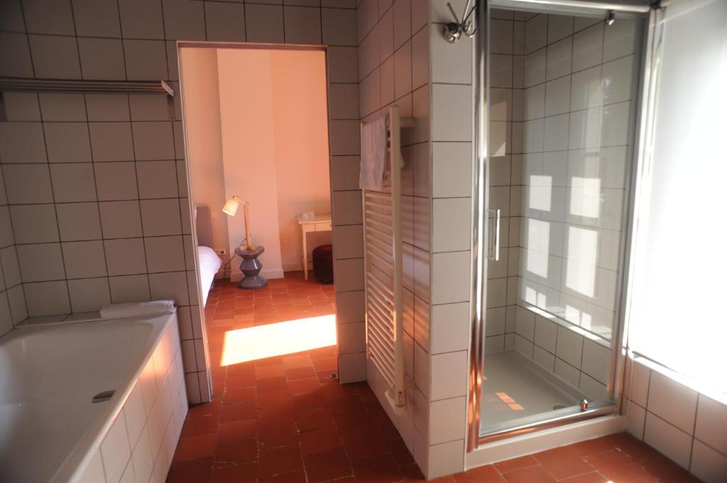 Koupelna v ubytování Les Chambres d'Andrea