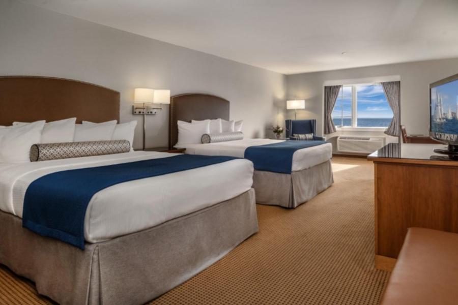 Water's Edge Resort & Spa - Queen Room With Two Queen Beds With Water View