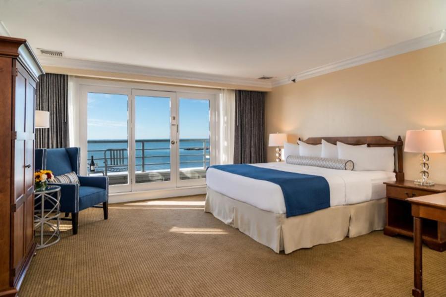 Water's Edge Resort & Spa - King Room Water View With Balcony