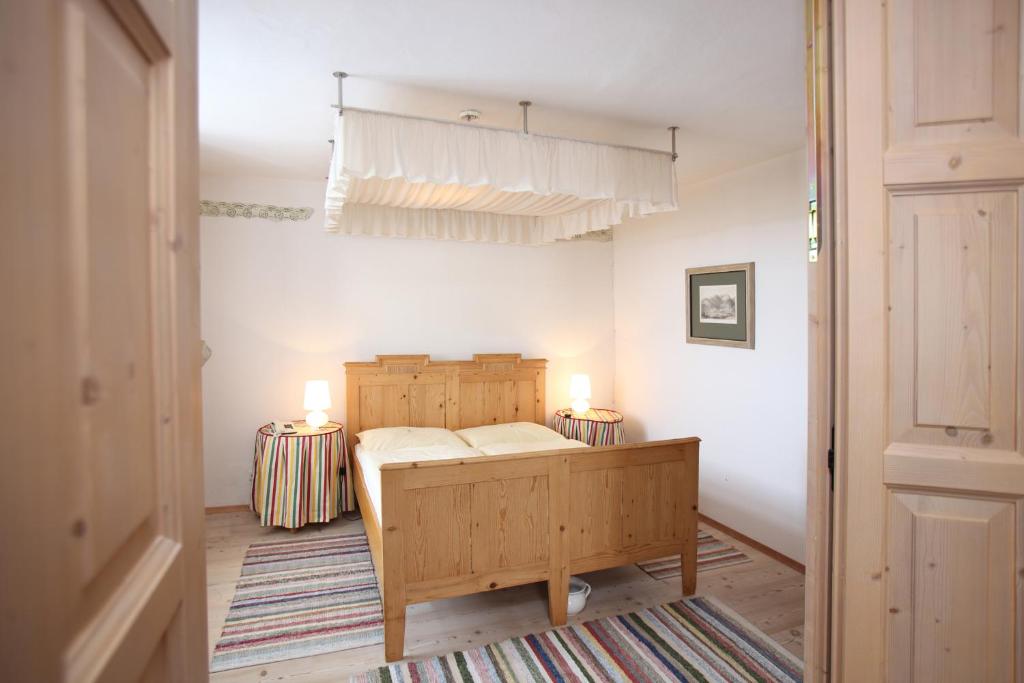 Postel nebo postele na pokoji v ubytování Hotel Post Karlon