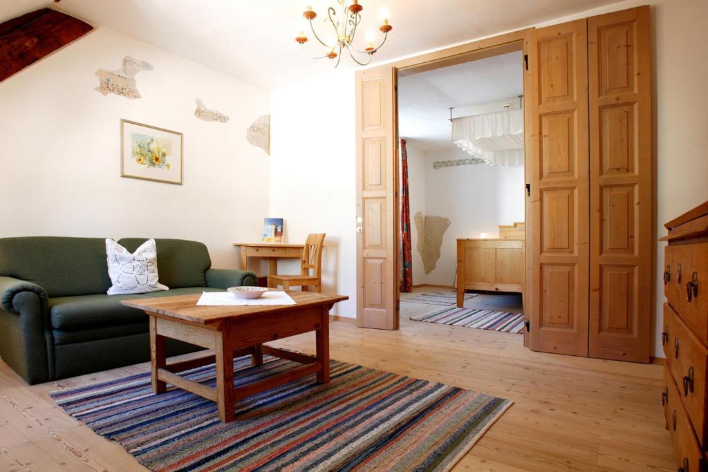 Posezení v ubytování Hotel Post Karlon