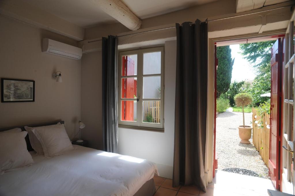 Postel nebo postele na pokoji v ubytování Les Chambres d'Andrea