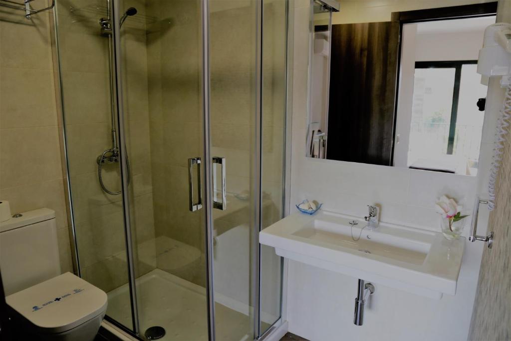 A bathroom at Arcos de Montemar