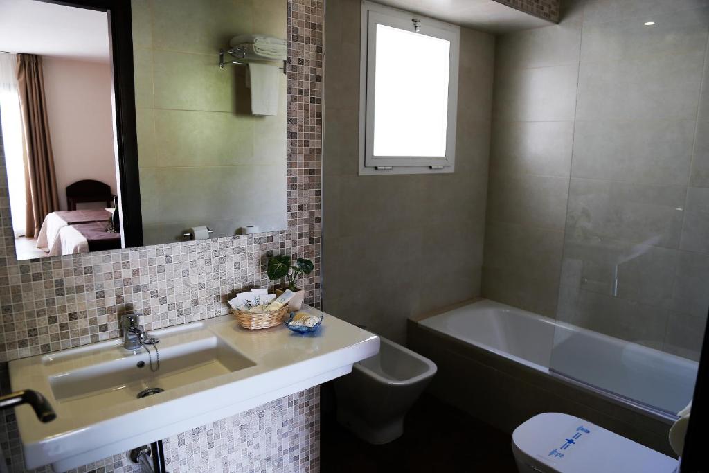 A bathroom at Arcos de Montemar