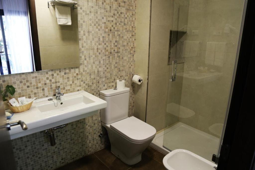 A bathroom at Arcos de Montemar