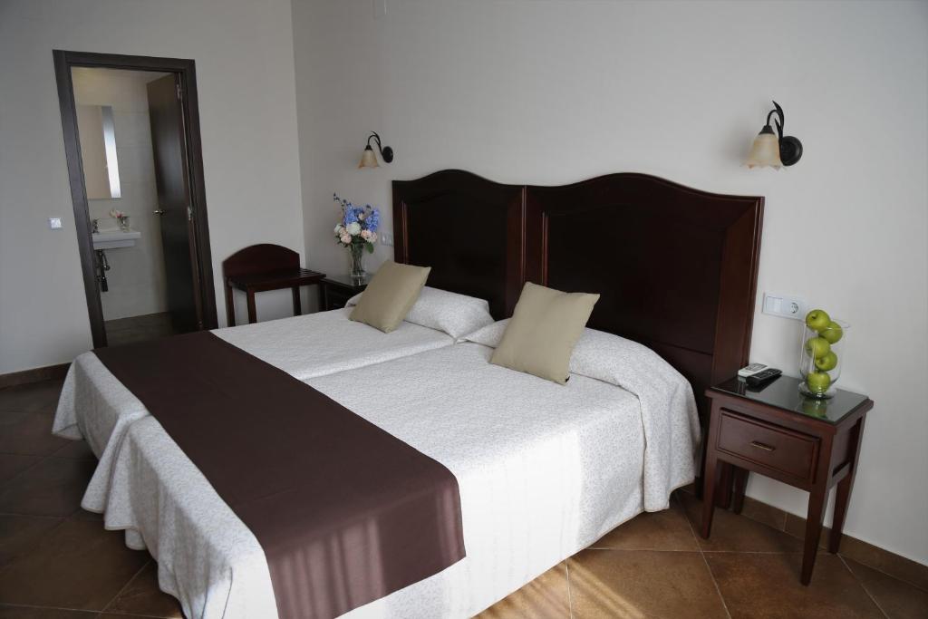 A bed or beds in a room at Arcos de Montemar