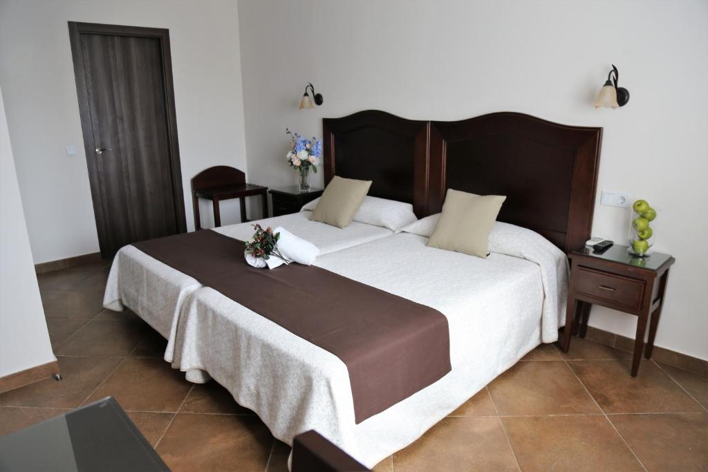 A bed or beds in a room at Arcos de Montemar