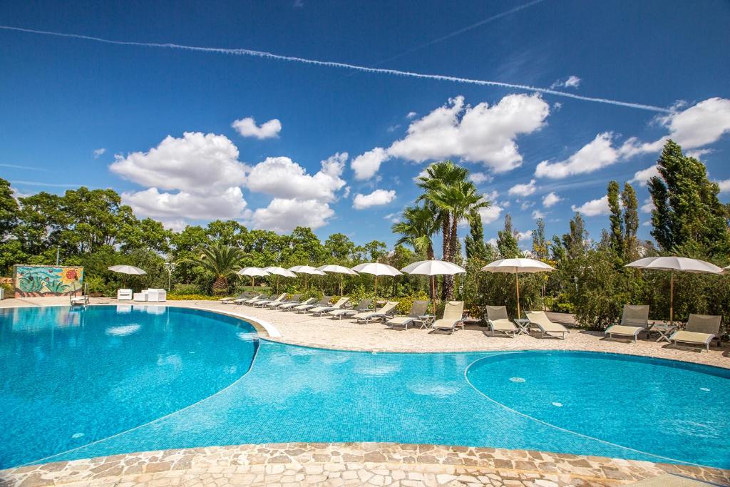 Bazén v ubytování Sangiorgio Resort & Spa nebo v jeho okolí