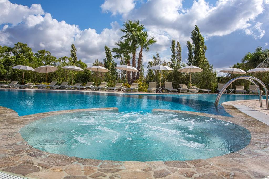 Bazén v ubytování Sangiorgio Resort & Spa nebo v jeho okolí