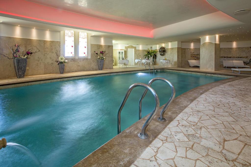 Bazén v ubytování Sangiorgio Resort & Spa nebo v jeho okolí