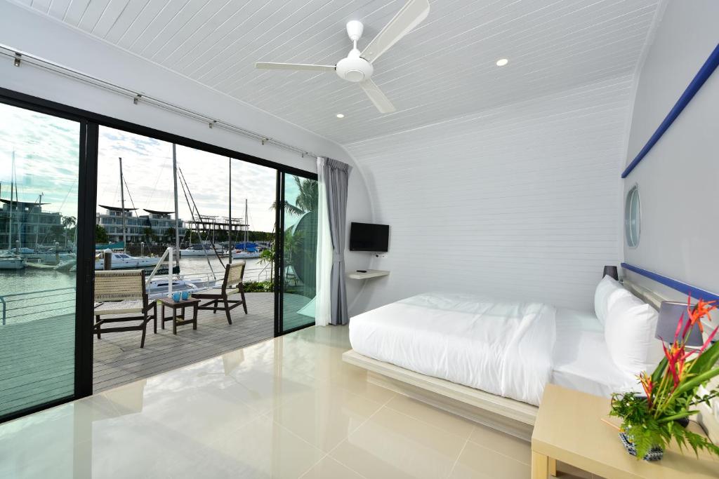 TV a/nebo společenská místnost v ubytování Krabi Boat Lagoon Resort