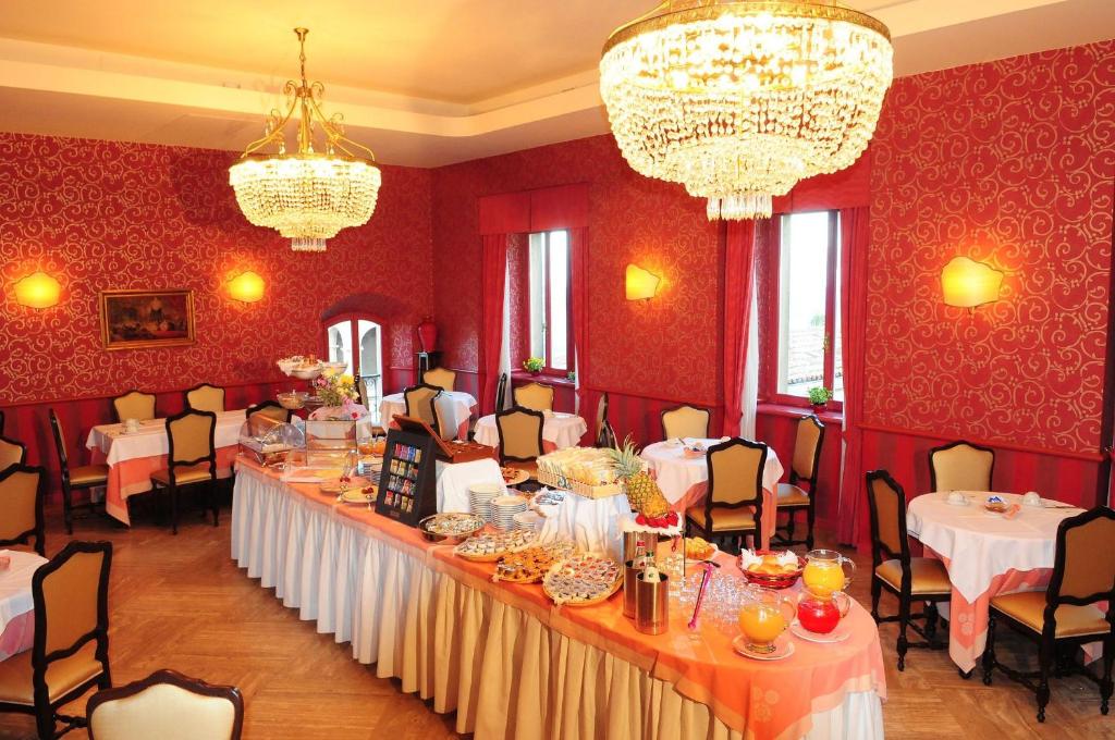 Titano Hotel 3*