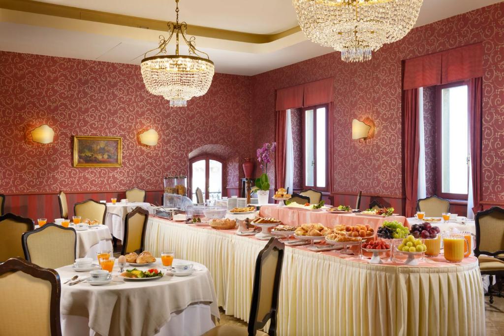Titano Hotel 3*