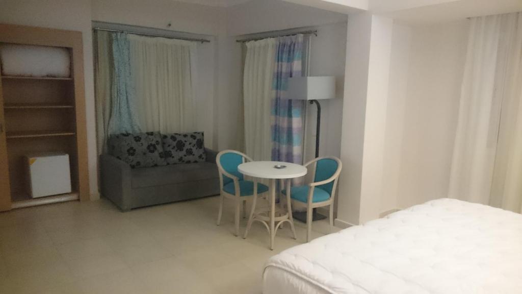 Postel nebo postele na pokoji v ubytování Negresco Hotel