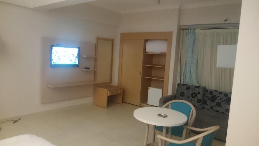 TV a/nebo společenská místnost v ubytování Negresco Hotel