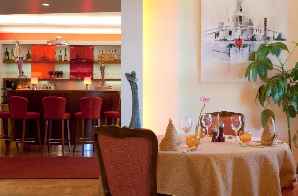 Nápoje v ubytování Hôtel Restaurant Logis La Palette