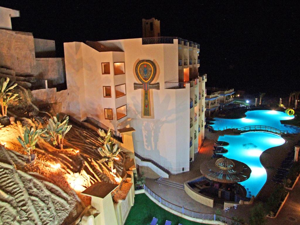 Bazén v ubytování Sphinx Aqua Park Beach Resort nebo v jeho okolí