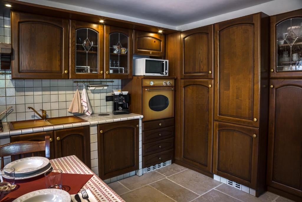 Kuchnia lub aneks kuchenny w obiekcie Holiday Home Casa Dei Farfui