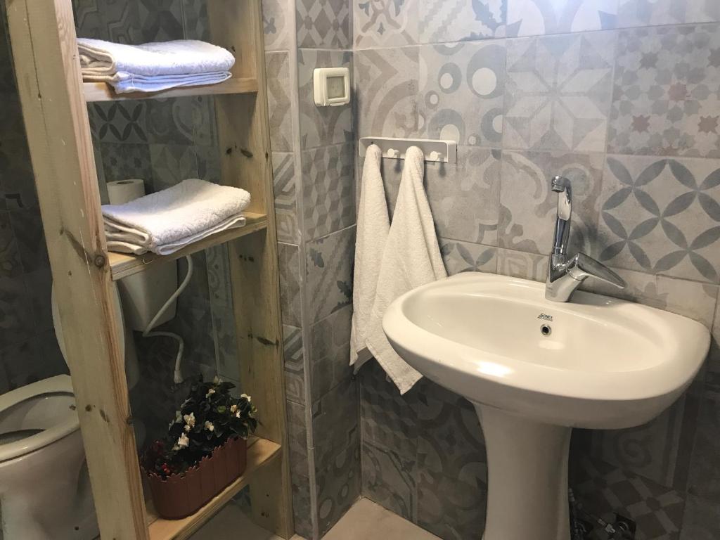 Al Bishara Guest House - غرفة رباعية مع شرفة
