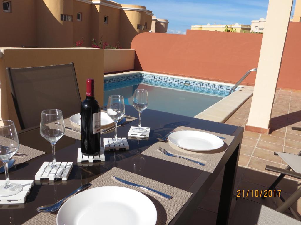 Bazén v ubytovaní Casa Mariben, Vacation Rental home Vv 3 Bedrooms private pool with sea views alebo v jeho blízkosti